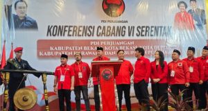 Ade Kuswara Kunang: Konfercab VI Momentum Penguatan Struktur Partai dari Akar Rumput Lima DPC PDI Perjuangan Gelar Konfercab VI Serentak di Kabupaten Bekasi. (AlexaPodcast.ID) 