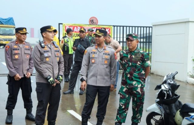 Polres Karawang Kerahkan 264 Personel Kawal Aksi Unjuk Rasa Ormas di KIIC. (AlexaPodcast.ID)