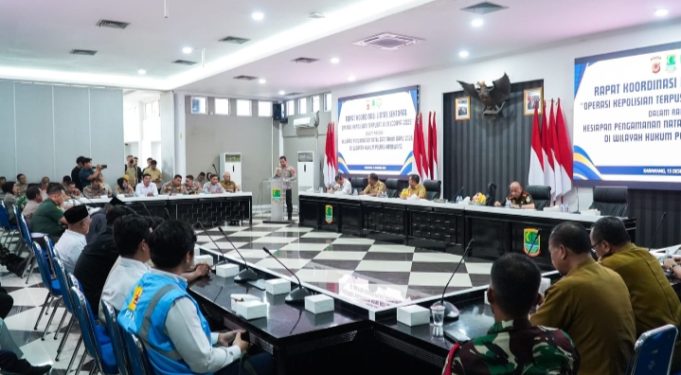 Rakor Lintas Sektoral Digelar, Polres Karawang Siap Amankan Natal dan Tahun Baru Polres Karawang Matangkan Pengamanan Natal 2025 dan Tahun Baru 2026 Lewat Rakor Lintas Sektoral. (AlexaPodcast.ID) 