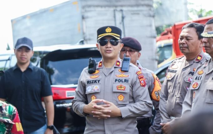 Pengamanan Nataru 2025–2026, Polres Karawang Pastikan Kesiapan Personel dan Fasilitas Polres Karawang Lakukan Pengecekan Pospam dan Posyan. (AlexaPodcast.ID)