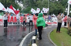 Aksi Damai Rambo di Istana Negara, Suarakan Solidaritas untuk Korban Bencana Sumatera Ribuan Massa Rambo Aksi Damai. (AlexaPodcast.ID)