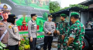 Wakapolres Karawang Cek Kesiapan Pos Pam Rest Area KM 62 Jelang Puncak Arus Nataru Wakapolres Karawang Tekankan Pelayanan Humanis Saat Tinjau Pos Pam KM 62. (AlexaPodcast.ID)