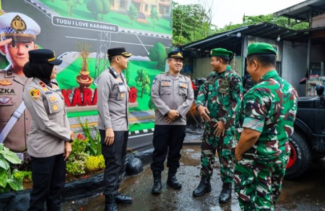 Wakapolres Karawang Tekankan Pelayanan Humanis Saat Tinjau Pos Pam KM 62. (AlexaPodcast.ID)