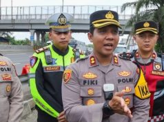 Volume Kendaraan Tembus 5.900 Per Jam, Contraflow Diterapkan di Tol Japek Wilayah Karawang Polres Karawang Siagakan Contraflow dan Personel. (AlexaPodcast.ID)