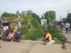 Antisipasi Musim Hujan, Pemdes Tanjungbungin dan Warga Gotong Royong Bersihkan Saluran Air Gotong Royong Warga Tanjungbungin, Saluran Air. (AlexaPodcast.ID)