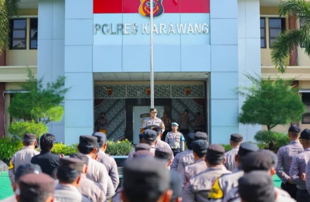 Apel Gelar Pasukan PAM Pilkades 2025, Kapolres Karawang Tekankan Netralitas. (AlexaPodcast.ID) Apel Gelar Pasukan PAM Pilkades 2025, Kapolres Karawang Tekankan Netralitas. (AlexaPodcast.ID)