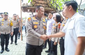 Wakapolda Jabar Apresiasi Kesiapan Polres Karawang Saat Cek Pos Pam KM 57 Wakapolda Jabar Cek Kesiapan Pos Pam KM 57 Karawang. (AlexaPodcast.ID)