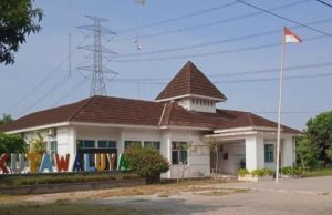 Dugaan Dana Simponi TNI-Polri Rp30 Juta di Kutawaluya Belum Dibayarkan oleh Camat Sebelumnya Kantor Kecamatan Kutawaluya. (AlexaPodcast.ID)