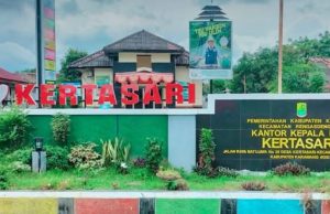 Penilaian STBM Disambut Positif, Warga Kertasari Dukung Lingkungan Sehat Kantor Desa Kertasari (AlexaPodcast.ID)