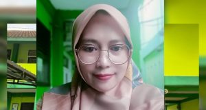 Tudingan Ijazah Ditahan karena Tunggakan Biaya, Pihak Sekolah di Karawang Beri Klarifikasi Tuti Rojiah, Staf SMKS Industri Mandiri Karawang. (AlexaPodcast.ID)