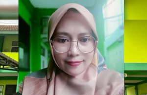 Tudingan Ijazah Ditahan karena Tunggakan Biaya, Pihak Sekolah di Karawang Beri Klarifikasi Tuti Rojiah, Staf SMKS Industri Mandiri Karawang. (AlexaPodcast.ID)