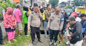 Geger! Pria Ditemukan Tewas di Parit Depan SPBU Cangkol Cirebon Polisi Selidiki Penyebab Kematian Pria di Cirebon. (AlexaPodcast.ID)