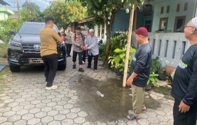 Ngariung Iman Ngariung Aman, Kapolres Serang Pamitan kepada Santri Majelis Ta’lim Darul Kolot Kapolres Serang Perkuat Silaturahmi dengan Santri. (AlexaPodcast.ID)