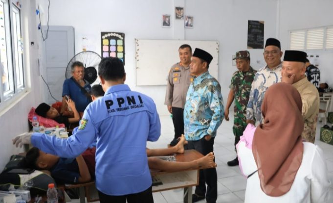 Bupati Darma Wijaya Fasilitasi Sunat Massal Gratis untuk 220 Anak Sambut HUT Sergai Pemkab Sergai Gelar Sunat Massal Gratis untuk Ratusan Anak. (AlexaPodcast.ID)