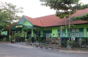 Upah Buruh Renovasi SMAN 1 Dukupuntang Rp83 Juta Belum Dibayar, Dana DAK Diduga Dipakai Liburan Guru Buruh Renovasi SMAN 1 Dukupuntang Tak Digaji. (AelxaPodcast.ID)