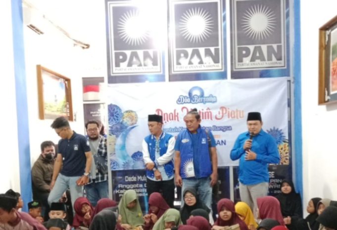 PAN Karawang Santuni Ratusan Anak Yatim, Tegaskan Politik Berbasis Kepedulian Sosial PAN Karawang Gelar Aksi Sosial Serentak. (AlexaPodcast.ID)