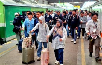 Kereta Api Jadi Andalan Mudik Balik, Daop 3 Cirebon Catat Rekor Penumpang KAI Daop 3 Cirebon Kewalahan Layani Arus Balik. (AlexaPodcast.ID)
