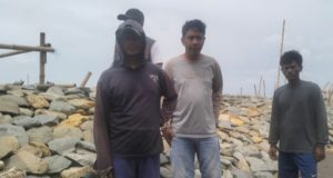 Proyek Sabuk Pantai Pakisjaya Gagal Jadi Solusi, Kontraktor dan PUPR Terancam Digugat Iwan Sumirat, Ketua Rukun Nelayan Pakisjaya. (AlexaPodcast.ID)