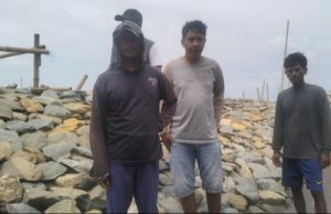 Proyek Sabuk Pantai Pakisjaya Gagal Jadi Solusi, Kontraktor dan PUPR Terancam Digugat Iwan Sumirat, Ketua Rukun Nelayan Pakisjaya. (AlexaPodcast.ID)