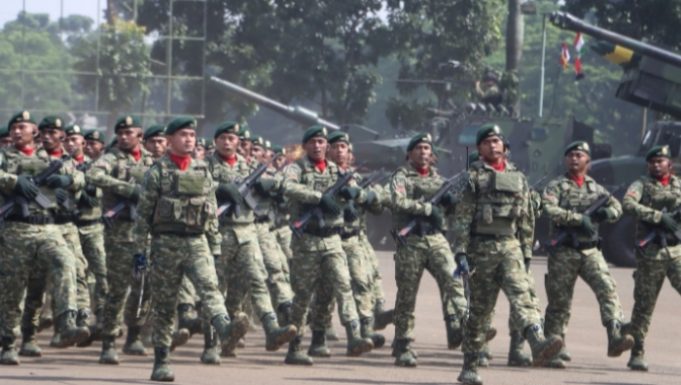 Yonif 305/Tengkorak Juara Parade dan Defile Sertijab Pangdivif 1 Kostrad Prajurit Tengkorak Tunjukkan Profesionalisme. (AlexaPodcast.ID)