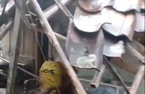 Hujan dan Angin Kencang Robohkan Rumah Warga di Tirtajaya Karawang Rumah Nengsih di Tambaksumur Ambruk Diterjang Cuaca Ekstrem. (AlexaPodcast.ID)