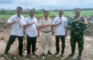 Sampah Jadi Berkah, Camat Kutawaluya Dorong Pengolahan Sampah Bernilai Ekonomi Camat Kutawaluya Edukasi Warga Desa Kutakarya. (AlexaPodcast.ID)