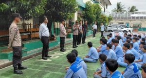 Tekan Tawuran dan Narkoba, Polsek Cikarang Selatan Sambangi SMK Garuda Nusantara Polsek Cikarang Selatan Bentuk Karakter Disiplin Pelajar SMK Garuda Nusantara. (AlexaPodcast.ID)