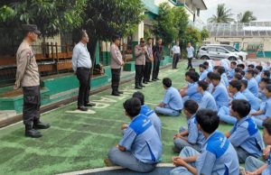 Tekan Tawuran dan Narkoba, Polsek Cikarang Selatan Sambangi SMK Garuda Nusantara Polsek Cikarang Selatan Bentuk Karakter Disiplin Pelajar SMK Garuda Nusantara. (AlexaPodcast.ID)