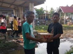 Pj Kades Tanjungbungin Tinjau Warga Terdampak Banjir dan Salurkan Bantuan Bersama BPBD Pj Kades Tanjungbungin Apresiasi Peran BPBD dan Aparat Desa. (AlexaPodcast.ID)