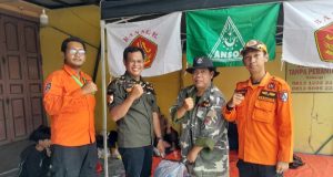 GP Ansor Cikarang Utara Siaga Banjir, Warga Dievakuasi dengan Perahu Karet GP Ansor Cikarang Utara Siaga Banjir. (AlexaPodcast.ID)