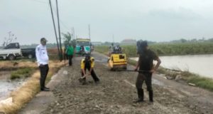 Keluhan Warga Terjawab, Jalan Rusak di Desa Waluya Akhirnya Diperbaiki Jalan Utama Desa Waluya yang Sempat Dikeluhkan Warga Kini Diperbaiki. (AlexaPodcast.ID)