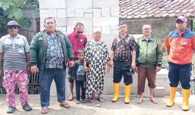 Kepala Desa Sampalan dan Camat Kutawaluya. (AlexaPodcast.ID)