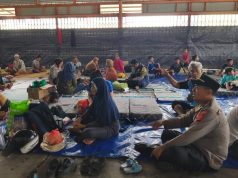 Polres Karawang Salurkan Bantuan dan Layanan Kesehatan bagi Korban Banjir Polres Karawang Fokus Pengamanan dan Pelayanan Pengungsi. (AlexaPodcast.ID)