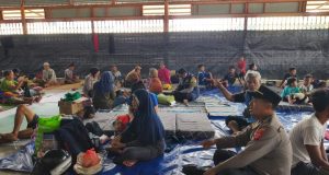 Polres Karawang Salurkan Bantuan dan Layanan Kesehatan bagi Korban Banjir Polres Karawang Fokus Pengamanan dan Pelayanan Pengungsi. (AlexaPodcast.ID)