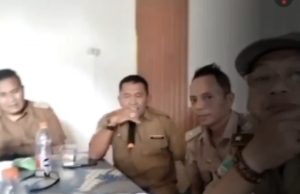 Masih Pakai Seragam, Empat Kades Karawang Diduga Karaoke di Jam Kerja Empat Kepala Desa di Karawang, lagi asik karaoke. (AlexaPodcast.ID)