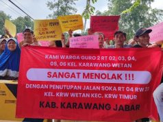 Warga Guro 2 Gelar Aksi, Tanpa Sosialisasi Penutupan Jalan Stadion Karawang Diprotes Penutupan Jalan Stadion Diprotes Warga Karawang Wetan. (AlexaPodcast.ID)