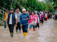 Kapolres Karawang Bersama Forkopimda Tinjau Lokasi Banjir di Cilamaya Wetan Kapolres Karawang Pastikan Penanganan Banjir di Cilamaya Wetan. (AlexaPodcast.ID)