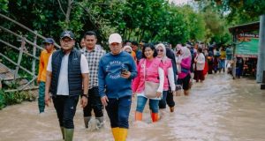 Kapolres Karawang Bersama Forkopimda Tinjau Lokasi Banjir di Cilamaya Wetan Kapolres Karawang Pastikan Penanganan Banjir di Cilamaya Wetan. (AlexaPodcast.ID)