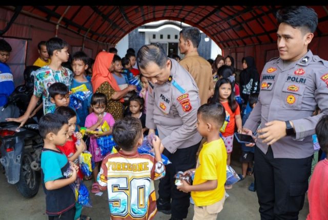 Polri Peduli, Polres Karawang Dampingi Anak-anak Korban Banjir Lewat Trauma Healing Polres Karawang Hadirkan Trauma Healing di Lokasi Banjir. (AlexaPodcast.ID)