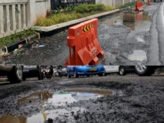 Jalan Pantura Jatisari Rusak Parah, Warga Geram hingga Gelar Aksi Protes Pantura Jatisari Hancur, Camat Minta Pemerintah Segera Bertindak. (AlexaPodcast.ID)