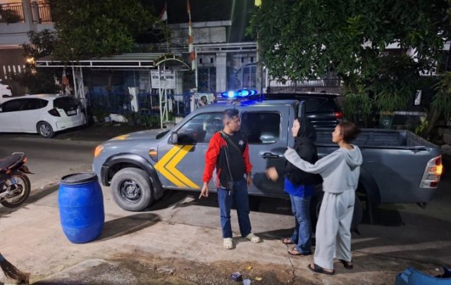 Pelaku Penusukan di Telukjambe Timur Ditangkap Kurang dari Dua Jam. (AlexaPodcast.ID) Pelaku Penusukan di Telukjambe Timur Ditangkap Kurang dari Dua Jam. (AlexaPodcast.ID)