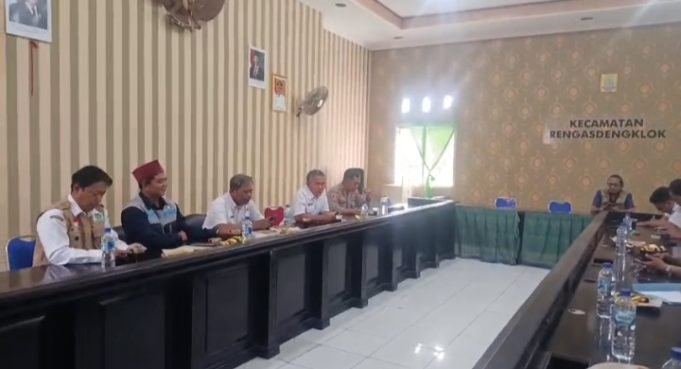 Jelang Penertiban Bangunan Liar, PJT II Rengasdengklok Gelar Rakor Bersama Muspika PJT II Rengasdengklok Bersama Muspika Bahas Penertiban Bangunan. (AlexaPodcast.ID)