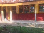 Demi Lingkungan Belajar Kondusif, SDN Tanjungpakis II Lakukan Perbaikan Fasilitas Kepala SDN Tanjungpakis II Benahi Gedung Sekolah. (AlexaPodcast.ID)
