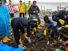 Polres Karawang Bersama Pemkab dan TNI Gelar Gebyar Aksi Bersih-bersih Mangrove Pantai Tangkolak Kapolres Karawang Gebyar Aksi Bersih-bersih di kawasan mangrove Pantai Tangkolak. (AlexaPodcast.ID)