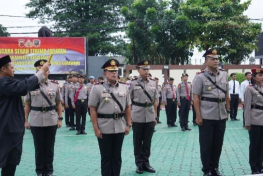 Polres Karawang Gelar Sertijab dan Pelantikan, Perkuat Soliditas dan Kinerja Pelayanan Publik Serah Terima Jabatan (Sertijab) Wakapolres dan Serah Terima Jabatan (Sertijab) Wakapolres dan Kasatlantas,(AlexaPodcast.ID)