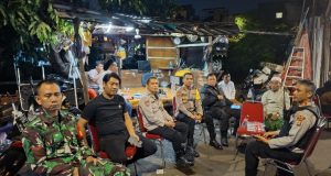 Usai Apel Bersama Warga, Polsek Senen Intensifkan Patroli Cegah Tawuran Polsek Senen Turun Patroli Bersama Warga. (AlexaPdcast.ID)