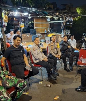 Usai Apel Bersama Warga, Polsek Senen Intensifkan Patroli Cegah Tawuran Polsek Senen Turun Patroli Bersama Warga. (AlexaPdcast.ID)