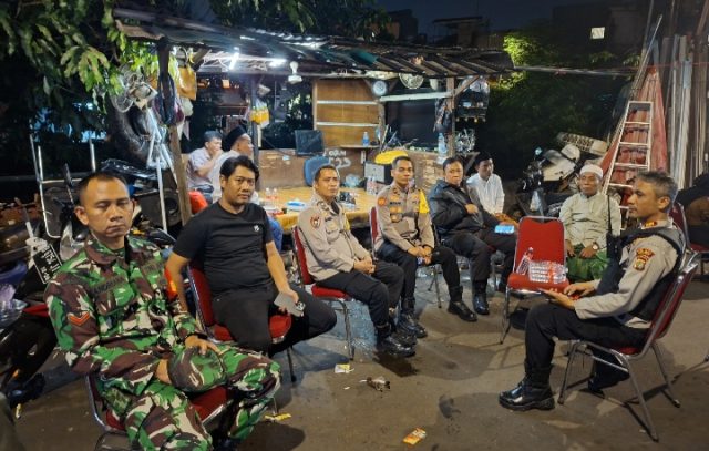 Polsek Senen Turun Patroli Bersama Warga. (AlexaPdcast.ID)