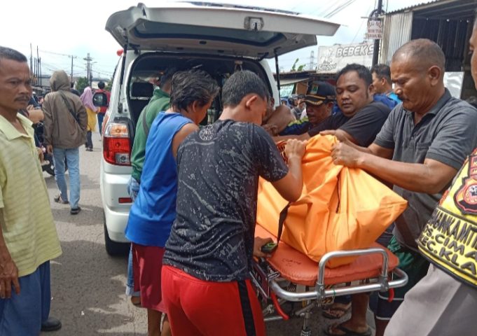 Laka Lantas di Karawang, Polres Lakukan Penanganan Awal dan Olah TKP Kecelakaan lalu lintas. (AlexaPodcast.ID)