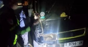 Tabrakan Motor dan Pickup di Batujaya Karawang, Polisi Lakukan Olah TKP Tabrakan Motor–Pickup Terjadi di Batujaya. (AlexaPodcast.ID)